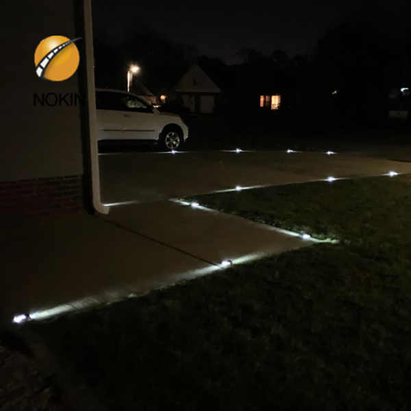 Yellow LED Pavement Marker For Pedestrian Crossing